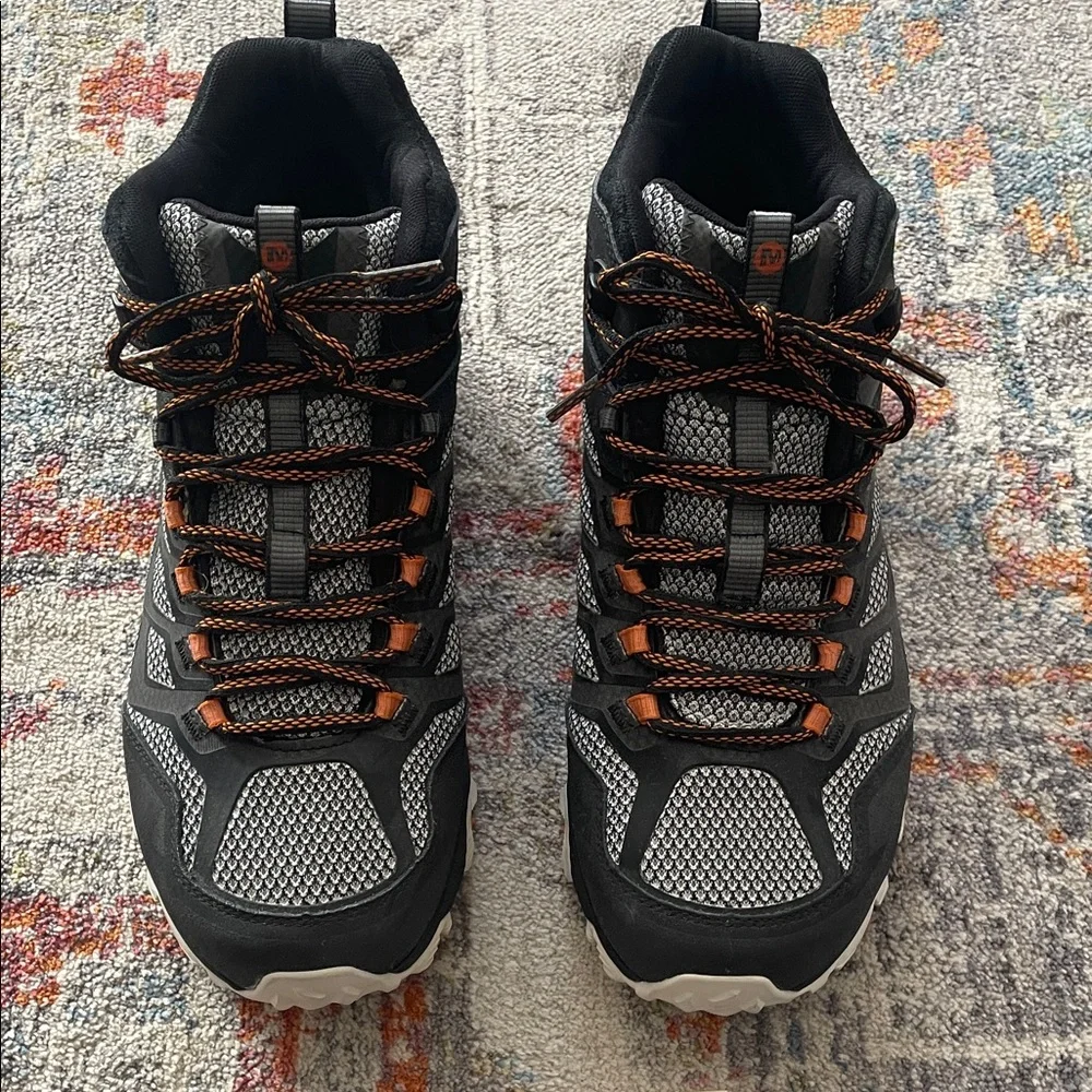 Merrell Men's Black and Gray hiking boots. - Picture 2 of 6